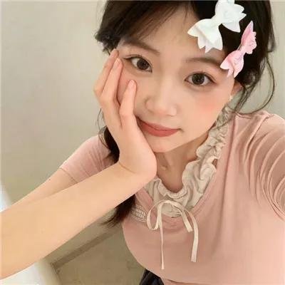 挥著翅膀的女孩